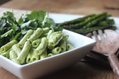 The ingredient list is intentionally short, but there is absolutely no shortage of flavor. The vibrant, earthy green freshness of the cilantro, coupled with the creaminess of the cashews makes for an indulgent meal that's super satisfying! Cilantro Pasta, Wheat Pasta Recipes, Low Fat Chicken Recipes, Pasta Sauce Recipe, Cilantro Sauce, Indulgent Food, Artichoke Recipes, Superfood Recipes, Salad Sauce