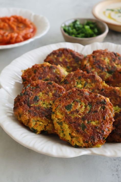 Vegetable Patties Vegetarian Patty Recipes, Vege Patties, Veggie Patty Recipe, Vegetable Patty, Veggie Patties Recipe, Vegetable Latkes, Vegetable Nuggets, Vegetarian Patties, Vegetable Patties