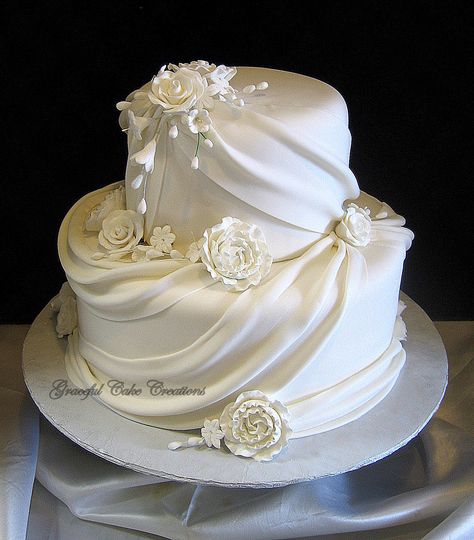 White Fondant Wedding Cake, White Fondant Cake, White Fondant, Special Event Cakes, Wedding Cakes Elegant, Fondant Wedding Cakes, Beautiful Cake Designs, Cake Pricing, Chocolate Wedding Cake