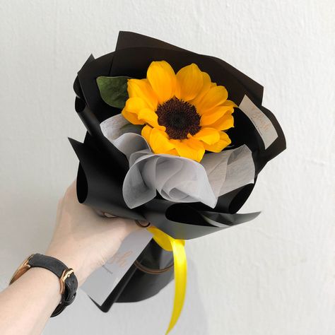 Sun Flower Bouquet Gift, Sun Flower Bouquet Aesthetic, Sun Flowers Bouquet, Sunflower Bouquet Aesthetic, Sunflower Bouquet Gift, Single Flower Bouquet, Diy Bouquet Wrap, Luxury Flower Bouquets, Fancy Flowers