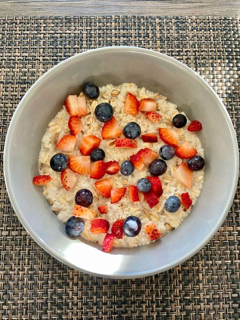 Hot cereal with strawberries and blueberries #breakfast #healthylifestyle #healthybreakfast #oats #fruit #cereal #strawberry #blueberry #breakfastaesthetic #aesthetic #blogger Blueberries Breakfast, Strawberries And Blueberries, Fruit Cereal, Hot Cereal, Blueberry Breakfast, Strawberry Blueberry, Blueberries, Oats, Healthy Breakfast