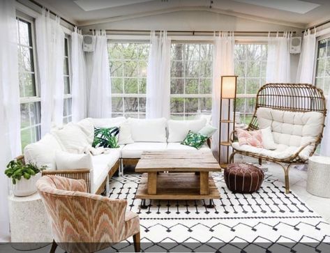 Indoor Sunroom Furniture, Sunroom Layout, Sunroom Seating, Small Sunroom Ideas, Indoor Sunroom, Sunroom Makeover, Sunroom Remodel, Sunroom Dining, Cozy Sunroom