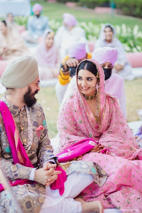 An Intimate Anand Karaj With Tones Of Pink & Purple Groom Colours, Sikh Bride, Offbeat Wedding, Anand Karaj, Marriage Ideas, Classy Gowns, Indian Wedding Planning, Wedding Planning Websites, Pink Lehenga