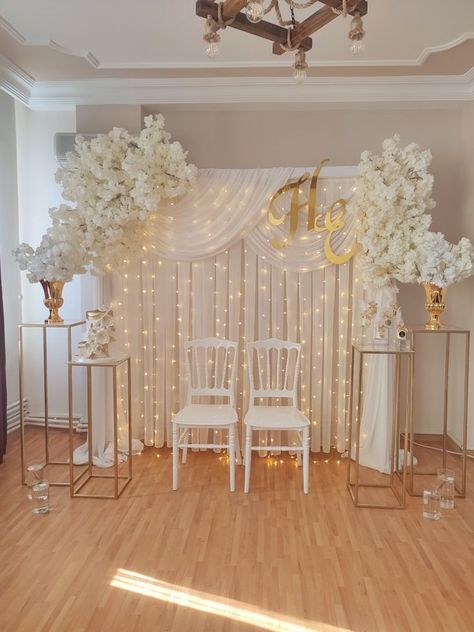 White And Gold Backdrop Wedding, Backdrop With Chandelier, Diy Nikkah Decor, Toulbeh Ideas, At Home Engagement Decor, Simple Nikkah Decor, Simple Nikkah Decor At Home, Nikkah Decor At Home, Nikkah Backdrop