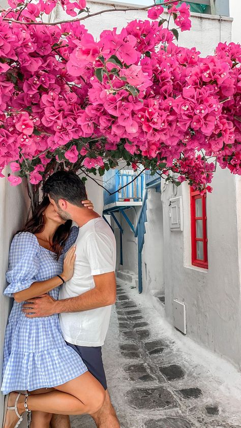 europajaro on Instagram: Days in Mykonos be like👆🏻🌺🌊🇬🇷 . #reelsinstagram #mykonos #mykonosgreece #utazomajom #europetravel #travelgram #greekislands #mykonos🇬🇷… Mykonos Couple, Greece Photo Ideas, Couple Travel Photos, Greece Mykonos, Travel Pose, Like This Song, Pre Wedding Poses, Photography Posing Guide, Couple Picture Poses