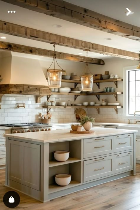 Country Kitchen With Table In Middle, Dyi Kitchen Island, Lake House Kitchens, Country Farmhouse Kitchen Ideas, Small Kitchens With Islands, Kitchen With Small Island, Island Ideas For Small Kitchens, Farmhouse Island Kitchen, Practical Kitchen Ideas