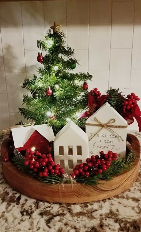 Ornament Arrangement Ideas, Christmas Center Table Ideas, Farmhouse Christmas Kitchen Table Decor, Christmas Small Kitchen Decor, Christmas Tray Centerpiece Ideas, Christmas Kitchen Decor Ideas 2023, Farmhouse Christmas Centerpieces For Table, Country Kitchen Christmas Decor, Rustic Farmhouse Christmas Decor Ideas Diy