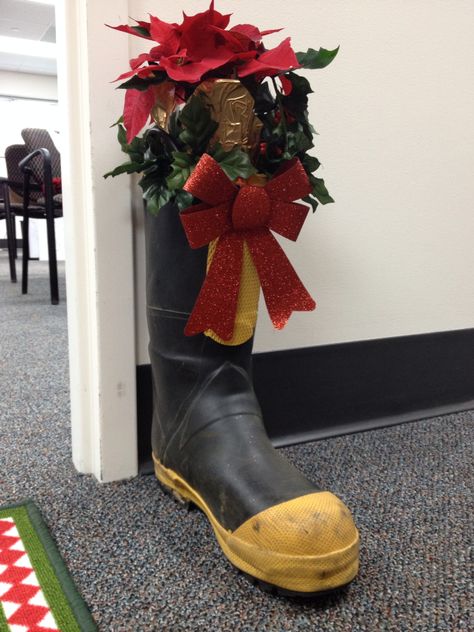 Fire Department Christmas Decorating: Fireman boots with poinsettias Fire Hose Crafts, Fire Department Christmas, Fire Department Decor, Firefighter Crafts, Firefighter Christmas, Fire Gear, Fireman Party, Firefighter Decor, Firefighter Love