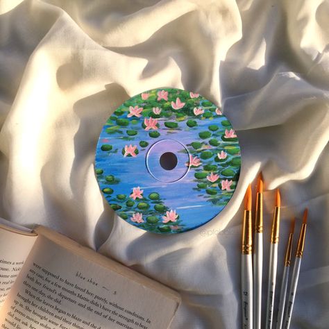 Clear Cd Painting Ideas, Cd Design Ideas Cd Art, Cd Case Art, Circle Painting Ideas, Cd Art Ideas, Cd Drawing, Painting On Cd, Cds Art, Cd Painting Ideas