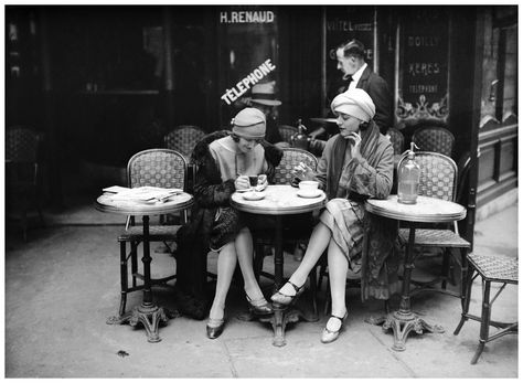 Maurice-Louis Branger – Terrasse de café - Paris 1925 Paris 1920s, Willy Ronis, Robert Doisneau, Louise Brooks, Parisian Cafe, Ladies Who Lunch, Josephine Baker, Paris Vintage, French Cafe