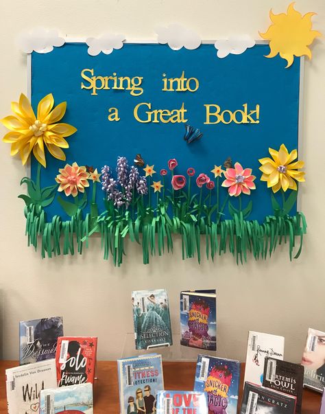 Spring library display using paper flowers. Summer Reading Library Displays, Spring Window Display Ideas School, Spring Class Decorations, Spring Tree Bulletin Board Ideas, Spring School Board, Spring Into Reading Bulletin Board, Spring Murals For School, Library Display Ideas School, Earth Day Library Display