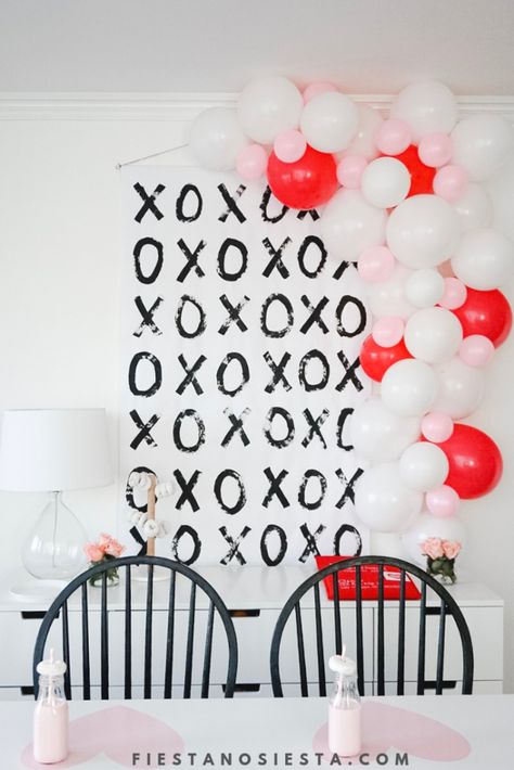 Xoxo Balloon Backdrop, Xoxo Valentine Decorations, Diy Valentines Party Decorations, Winter Valentine Decor, Xoxo Decorations, Valentine Party Decor, Xoxo Backdrop, Galentines Photobooth, Valentine Backdrop Ideas Diy