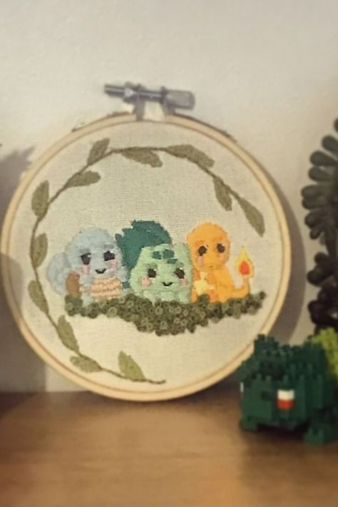 Embroidery Design Hoop featuring Squirtle, Bulbasaur and Charmander from Pokemon. Great as DIY Home Decor or a cute gift to add to a plant shelf! Digital PDF Pattern is now available on Etsy! Pokemon Embroidery, Pokemon Embroidery Pattern, Plant Shelves, Embroidery Art, Pdf Pattern, Cute Gifts, Embroidery Patterns, Needlework, Diy Home Decor