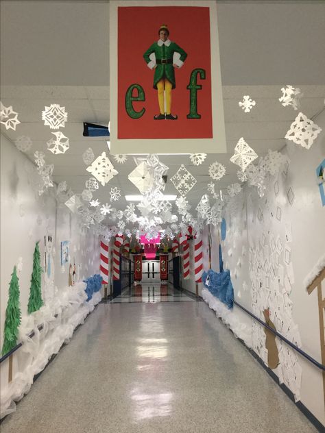 Snow flakes from ceiling made from paper. Snow flakes on wall made from coffee filters. Snowflakes made by students. Paper Snowflakes From Ceiling, Snowflakes From Ceiling, Christmas Ceiling Decorations Ideas Classroom, Christmas Decorating Themes Office, Christmas Hallways School, High School Christmas Decorations, School Hall Christmas Decorations, School Holiday Decorations, Christmas Corridor Decorations School