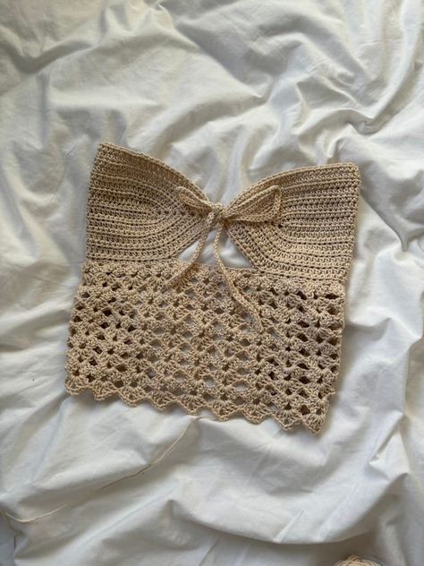 "Crochet Crop Top Patterns for Summer" https://youtu.be/G49Vq46pdkc?si=bLjjabODh1rirz5L Top A Crochet, Confection Au Crochet, 4mm Crochet Hook, Crochet Crop Top Pattern, Crochet Clothing And Accessories, Crochet Summer Tops, Crochet Simple, Crochet Inspo, Lace Bandeau