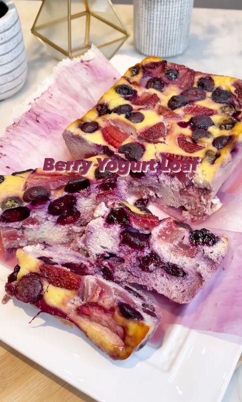 Easy Breakfast Berry Yogurt Bake, Berry Yogurt Bake, Gf Muffins, Leftover Ideas, Yogurt Bread, Ww Breakfast, Berry Yogurt, Breakfast Keto, Yogurt Recipe