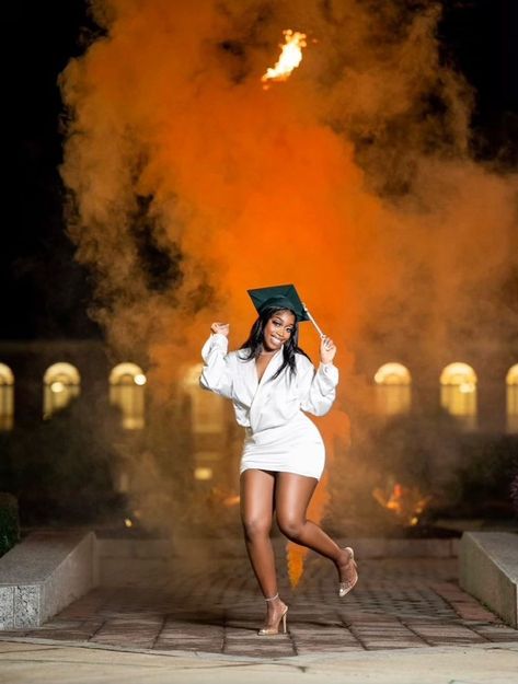 Graduation Photo Ideas Black Women, Senior Picture Ideas Black Women Outside, Graduation Photo Shoot Black Women, Graduation Picture Ideas Black Women, Graduation Photoshoot Ideas Black Women, College Graduation Pictures Black Women, Phd Photoshoot, Graduation Outfit Ideas Black Women, Black Women Graduation Pictures