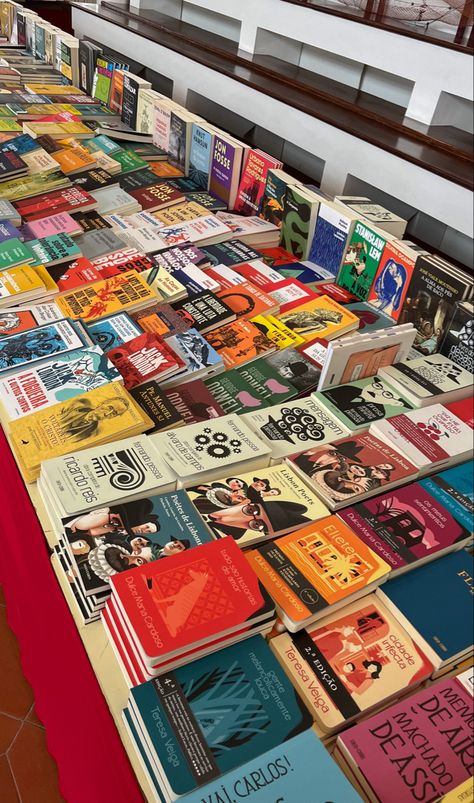 Book stand fair aesthetic Book Convention Aesthetic, Bookfair Aesthetic, Book Fair Aesthetic, Fair Aesthetic, Festival Aesthetic, Cute Date Ideas, International Books, Book Festival, Global Village