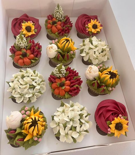 Fall Floral Cupcakes, Summer Wedding Cupcakes, Fall Flower Cupcakes, Fall Wedding Cupcakes, Thanksgiving Cupcakes, Decorating Food, Autumn Birthday, Decorating Cupcakes, Fall Cupcakes