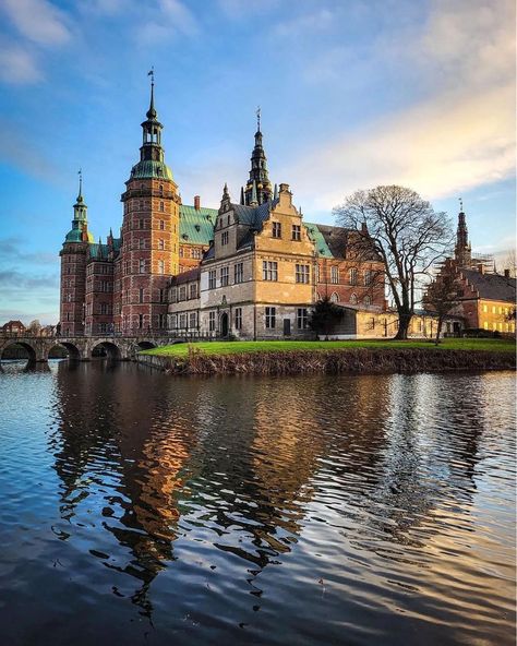 Frederiksborg Castle is a palatial complex in Hillerød, Denmark. It was built as a royal residence for King Christian IV of Denmark-Norway in the early 17th century, replacing an older castle acquired by Frederick II and becoming the largest Renaissance residence in Scandinavia Norway Castle, Watch Sunset, Sugarloaf Mountain, Enchanted Castle, Royal Residence, Top Travel Destinations, Ancient Temples, Old Church, Travel Videos