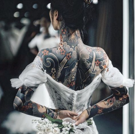 japanese tattoo designs Dompet Gucci, Yakuza Style Tattoo, Tato Irezumi, Backpiece Tattoo, Yakuza Tattoo, Tattoo Henna, Tattoed Women, Irezumi Tattoos, Full Body Tattoo