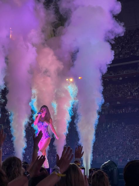 Eras Tour Concert Aesthetic, Manifesting Eras Tour Tickets, Eras Tour Pictures, The Eras Tour Aesthetic, Eras Aesthetic, Eras Tour Aesthetic, Taylor Swift Fotos, Taylor Swift Tour Outfits, Estilo Taylor Swift