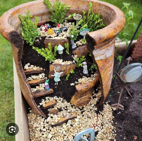 Garden Design Flowers, Garden Huts, Magical Fairy Garden, Fairy Garden Containers, Small Watering Can, Small Water Features, Fairy Garden Supplies, Miniature Accessories, Market Garden