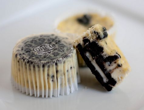 Oreo cheesecakes Oreo Cheesecake Cupcakes, Cream Cheese Cupcakes, Cookies And Cream Cheesecake, Popular Cookies, Cream Cheesecake, Brownie Cupcakes, Cheesecake Cupcakes, Oreo Cookie, Oreo Cheesecake