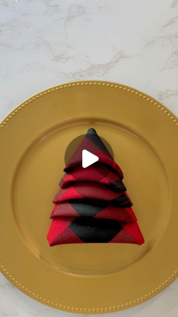 Amanda McFarlane on Instagram: "Here’s a Christmas Tree napkin fold in “real Time “🎄I am using a 18inX18in Napkin #christmas#christmasdecor#christmastree#giftwrapping#christmasrecipes#Christmasappetizers#Christmasdecorating#winterwonderland#christmastreedecoration#christmasideas#christmastreats#interiordecor#christmasseries#christmasdiys #christmastime #christmasdecorations#christmascrafts#christmasparty#christmasrecipes#santa#hotcocoabombs#hotcocoabombs#hotchocolatebombs#hotchocolate#newyearseveparty#bownapkin#christmasbownapkin#christmasbow#christmastreenapkin#christmasnapkin#christmastreenapkinfold" Christmas Tree Napkin Folding Tutorials, Fold Napkin Like Christmas Tree, How To Fold Christmas Tree Napkins, How To Fold Napkins For Christmas, Christmas Tree Napkin Folding, Tree Napkin Fold, Christmas Tree Napkin Fold, Napkin Christmas, Napkin Folding Tutorial