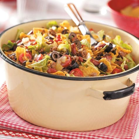 Taste Of Home Recipes Salads, Taco Salad For A Crowd Potlucks, Pasta Salad Recipes For A Large Crowd, Taco Salad For A Large Crowd, Summer Salad Recipes For A Crowd, Large Crowd Appetizers, Taco Salad For A Crowd, Salad For A Crowd, Salad Taco