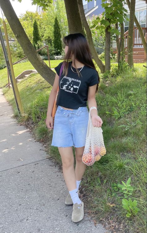 Downtown girl aesthetic fit check outfit inspo jorts Birkenstock Boston clogs How To Style Clogs Summer, Birkenstock Clogs Outfit Aesthetic, Clogs Outfit Women, Boston Clogs Outfit Women, Birkenstock Boston Outfit Jorts, Berk Clogs Outfit, Birken Clogs Outfit, Clogs Summer Outfit, Berkinstock Clogs Outfit Summer