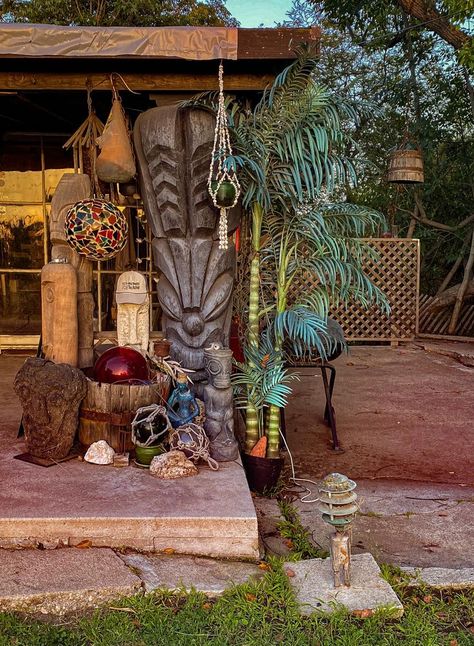 Tiki House Exterior, Tiki Hot Tub Ideas, Tiki Bar Aesthetic, Tiki Backyard Ideas, Tiki Patio, Tiki Pool, Patio Redo, Tiki Ideas, Tiki House