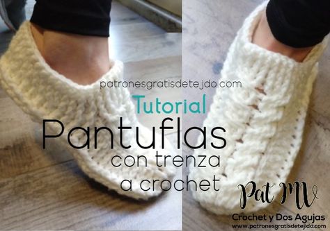 Pantuflas crochet con trenza en capellada paso a paso Diy Slippers, Crochet Slipper Pattern, Knitted Baby Clothes, Crochet Socks, Knit Shoes, Slippers Pattern, Manualidades Diy, Knitted Slippers, Crochet Shoes