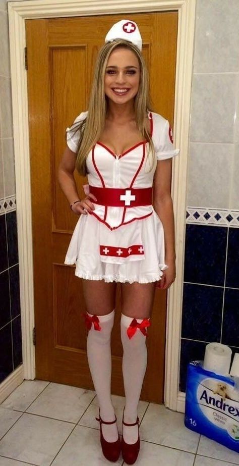 Nurse Costume Couple, Nurse Costume Aesthetic, Maid Halloween Costume College, Evil Nurse Costume, Nurse Costume Diy, Diy Nurse Costume, Nurse Costume Women, Scary Nurse Costume, Nurse Halloween Costumes