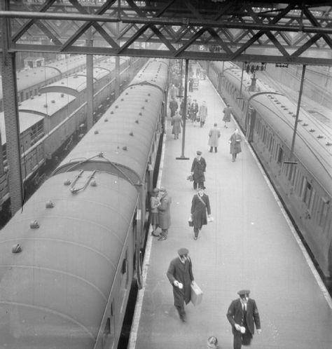 London, 1944: On a busy platform at London's Euston station, a member of the Royal Air Force says goodbye to his girlfriend (centre left), as other passengers walk along the platform. Euston Station, Kiss Goodbye, Westminster Bridge, British Railways, Cathedral Architecture, Last Kiss, The Blitz, Level Design, London Underground