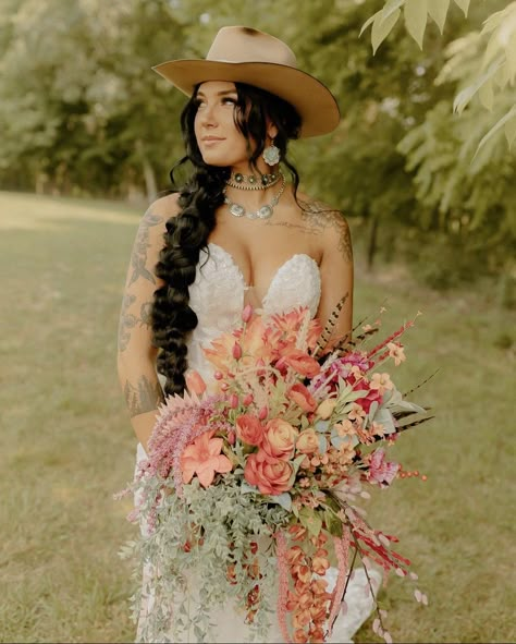 Western Flowers Wedding, Pink Western Wedding, Spring Western Wedding, Cabin Wedding, Flower Business, Pretty Wedding Dresses, Western Wedding, Pretty Wedding, Dreamy Wedding