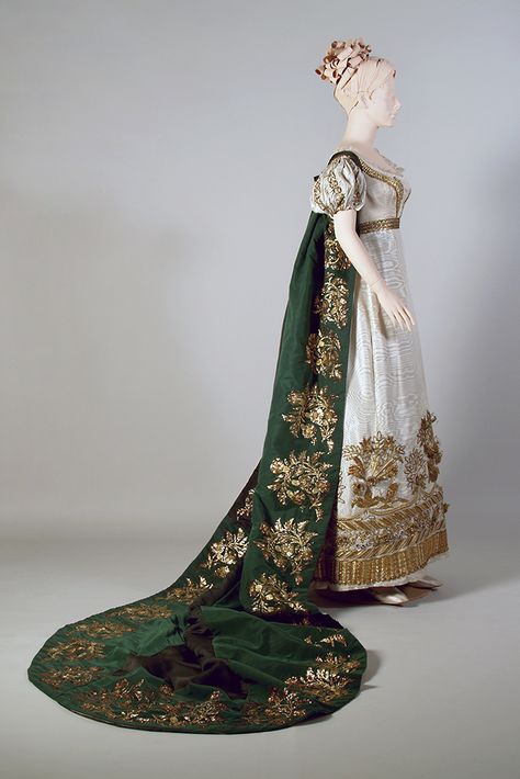 Dress of the Day: White dress with gold embroidery and a green cut velvet train. French, ca., 1810-1819. KSUM 1983.1.2011ab. White Dress With Gold, Gold Embroidery, Old Fashion, Green And Gold, White Dress, Velvet, Train, Embroidery, Green