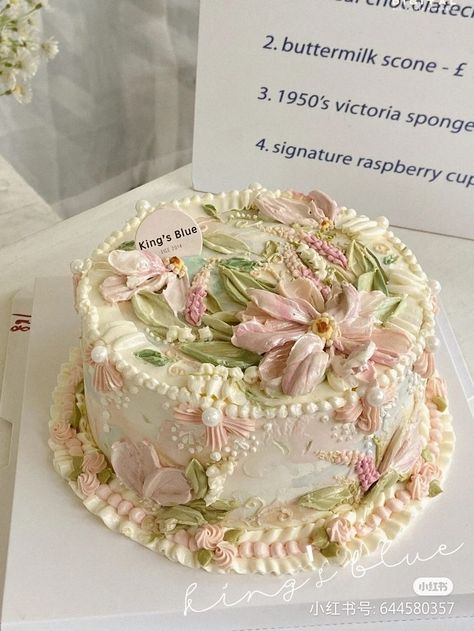 Cafeteria Vintage, Floral Piping, Bolo Vintage, Vintage Birthday Cakes, Cupcakes Decorados, Mini Cakes Birthday, Vanilla Flavor, Gateaux Cake, Pretty Dessert