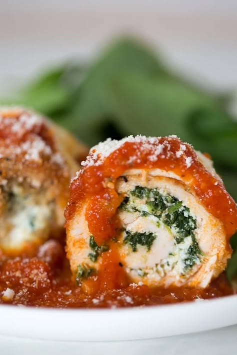 Chicken Rollatini with Spinach alla Parmigiana - Skinnytaste Chicken Rollatini, Pomodoro Sauce, Baked Chicken Breasts, Stuffed Chicken Breast Spinach, Spinach And Ricotta, Italian Comfort Food, Breaded Chicken Breast, Baked Chicken Breast, Skinny Taste Recipes