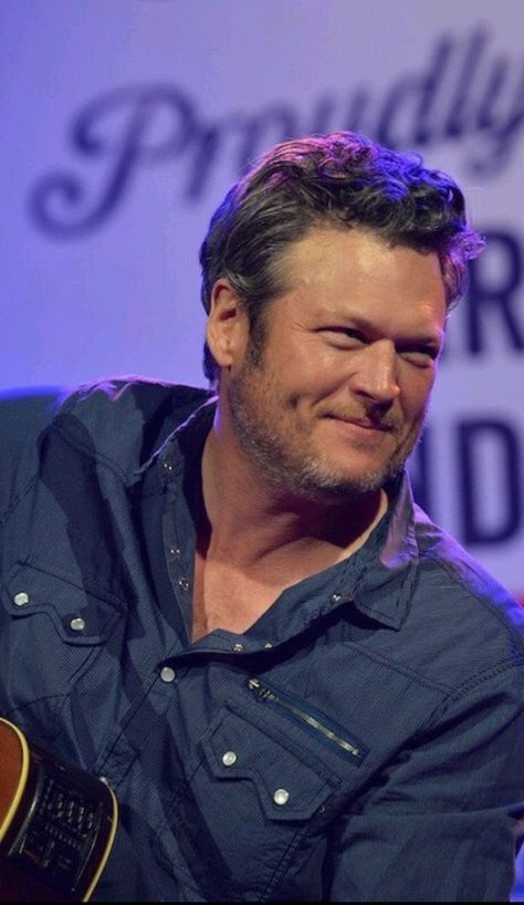 Blake Shelton The Voice, Blake Sheldon, Country Men, Blake Shelton, Elon Musk, Beautiful Person, Beautiful Smile, Music Artists, Eye Candy