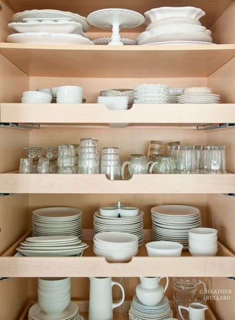 Dish Pantry, Budget Layout, Small Kitchen Decoration, Clever Kitchen Storage, Pantry Organizer, Cabinet Refinishing, Dish Storage, Pantry Ideas, Budget Patio