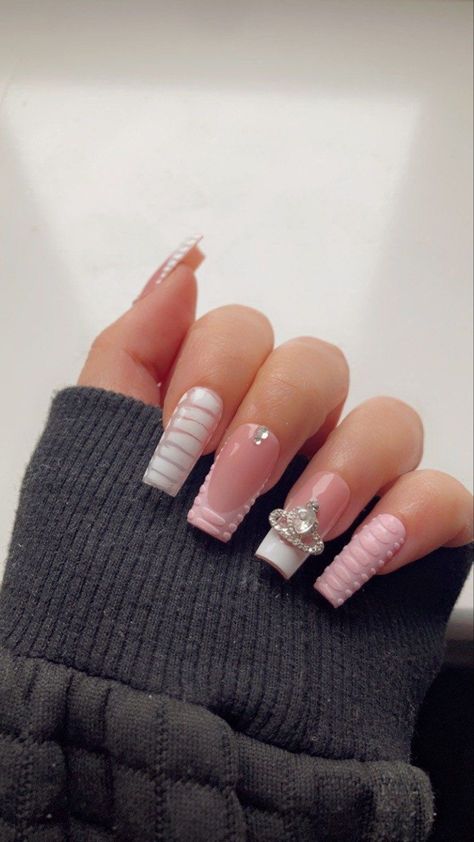 Cute Acrylic Designs, Baddie Nails Acrylic Mid Length, Nails Acrylics Ideas, Aclyric Nails, Nail Inspo Ideas, Mini Nails, Acrylic Nails Cute, Nails With Charms, Nails Acryl