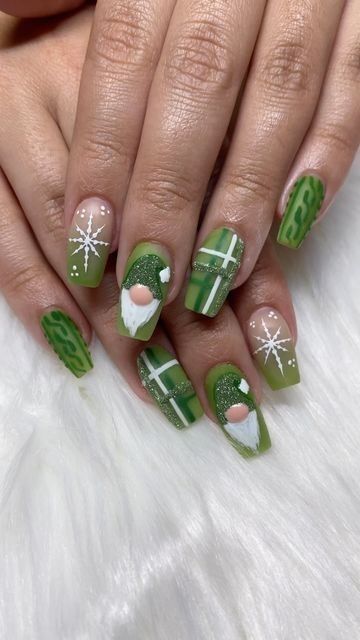 Knomes Nails, Christmas Gnome Nails Art, Gnome Nails Art, Gnome Christmas Nails, Gnome Nail Designs, Christmas Character Nails, Christmas Gnome Nails, St Patricks Day Nails Design, Gnome Nails