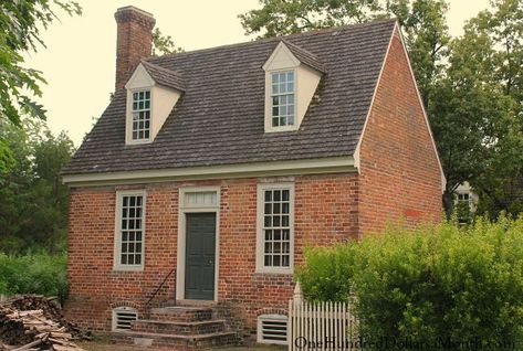 Homes of Colonial Williamsburg, Va Colonial Aesthetic, Small Colonial, Colonial Williamsburg Va, Salt Box House, Early American Homes, Colonial Williamsburg Virginia, Colonial House Exteriors, Saltbox Houses, Primitive Homes