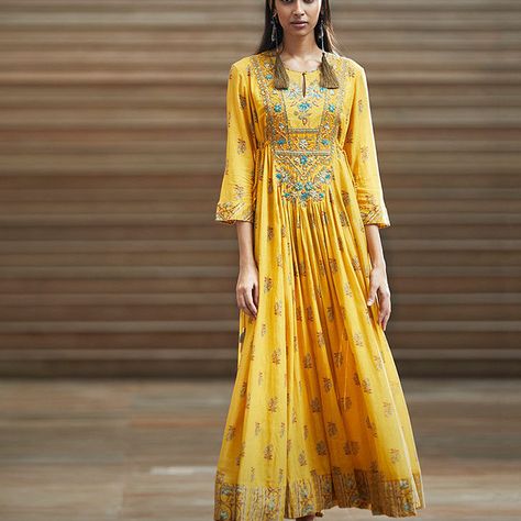 Anarkali Styling Ideas, Anarkali Outfit Ideas, Anarkali Styling, Anarkali Outfit, Yellow Anarkali, Diwali Outfits, Kurta Patterns, Long Kurta, Ritu Kumar