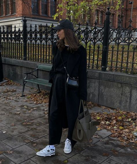 Black Winter Outfits, Winter Style Outfits, Outfits For The Cold, Reinventing Yourself, New Balance Outfit, Mommy Outfits, Spring Essentials, Brown Outfit, Outfit Inspiration Fall