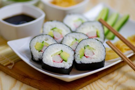 Homemade sushi with avocado, cucumber and crab stick Avocado Cucumber Sushi, Rice Avocado, Cucumber Sushi, Sushi Ingredients, Maki Sushi, Rice Pudding Recipes, Raw Salmon, Types Of Sushi, Avocado Cucumber