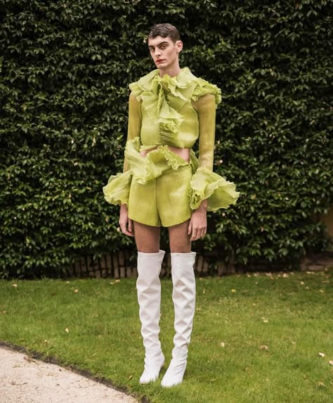 Feminine Men Fashion, Mode Queer, Feminine Men, Style Androgyne, Palomo Spain, Gender Fluid Fashion, Genderless Fashion, Fashion Feminine, Queer Fashion