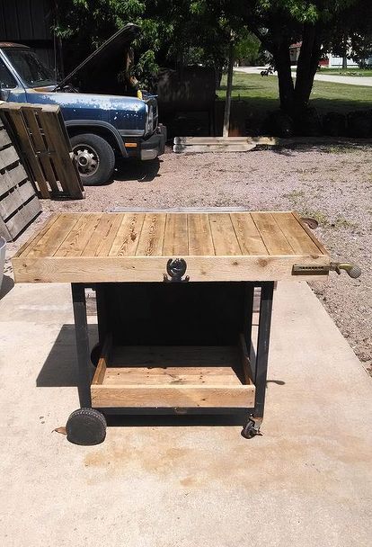 repurposed old rusted grill to outdoor table, outdoor living, repurposing upcycling Repurposed Grill Diy Projects, Old Bbq Grill Repurpose, Old Grill Repurpose, Repurposed Grill, Beach Towel Storage Ideas, Grilling Cart, Upcycle Chair, End Table Makeover, Grill Cart