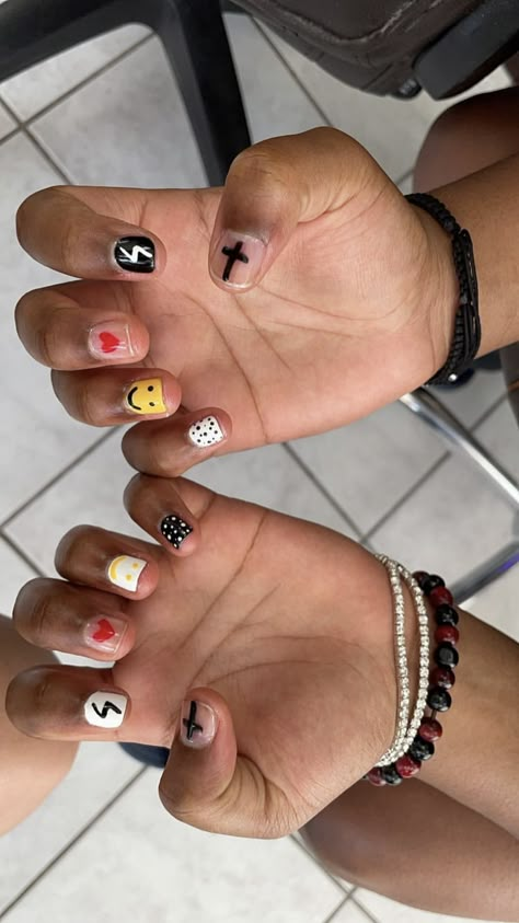 Masculine Manicure Ideas, Painted Fingernails Men, Street Nail Art, Male Nails Aesthetic, Guys Nail Art, Studs Nails, Nail Boy, Unisex Nail Art, Masculine Nails Art